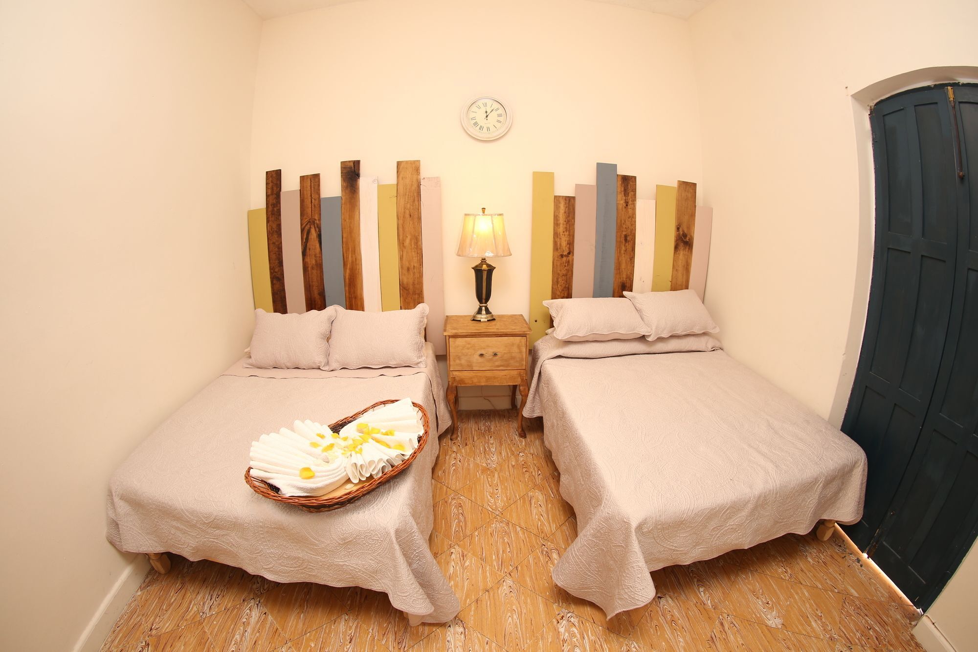 Hostel Punto 72 غواناخواتو المظهر الخارجي الصورة
